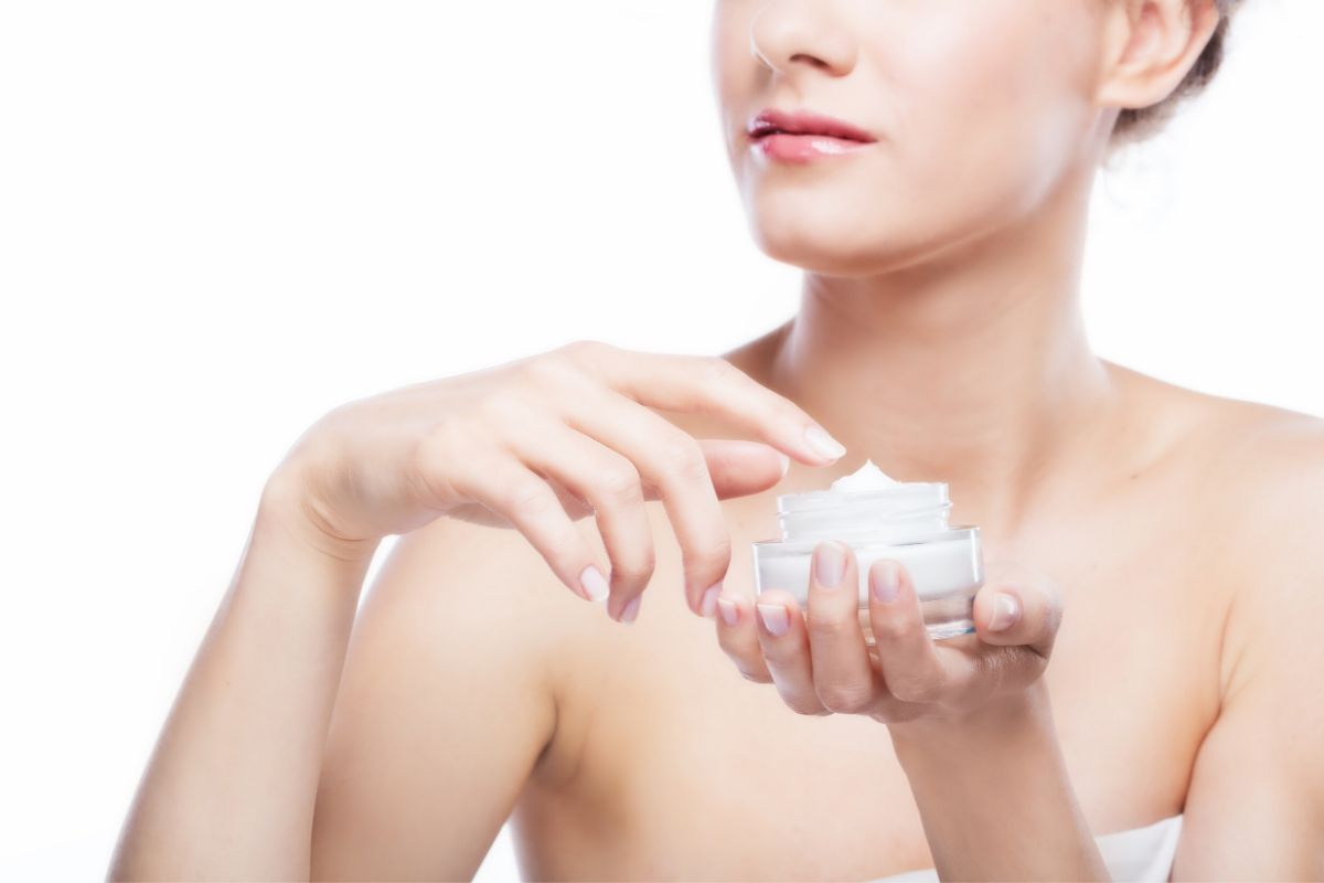 How to Lighten Dark Upper Lip with Home Remedies and Cosmetics